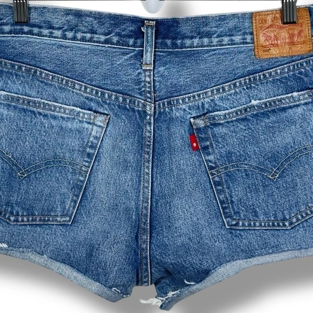 Levi's 501 White Oak Cone Denim Shorts Distressed‎ Women's Size W 32
